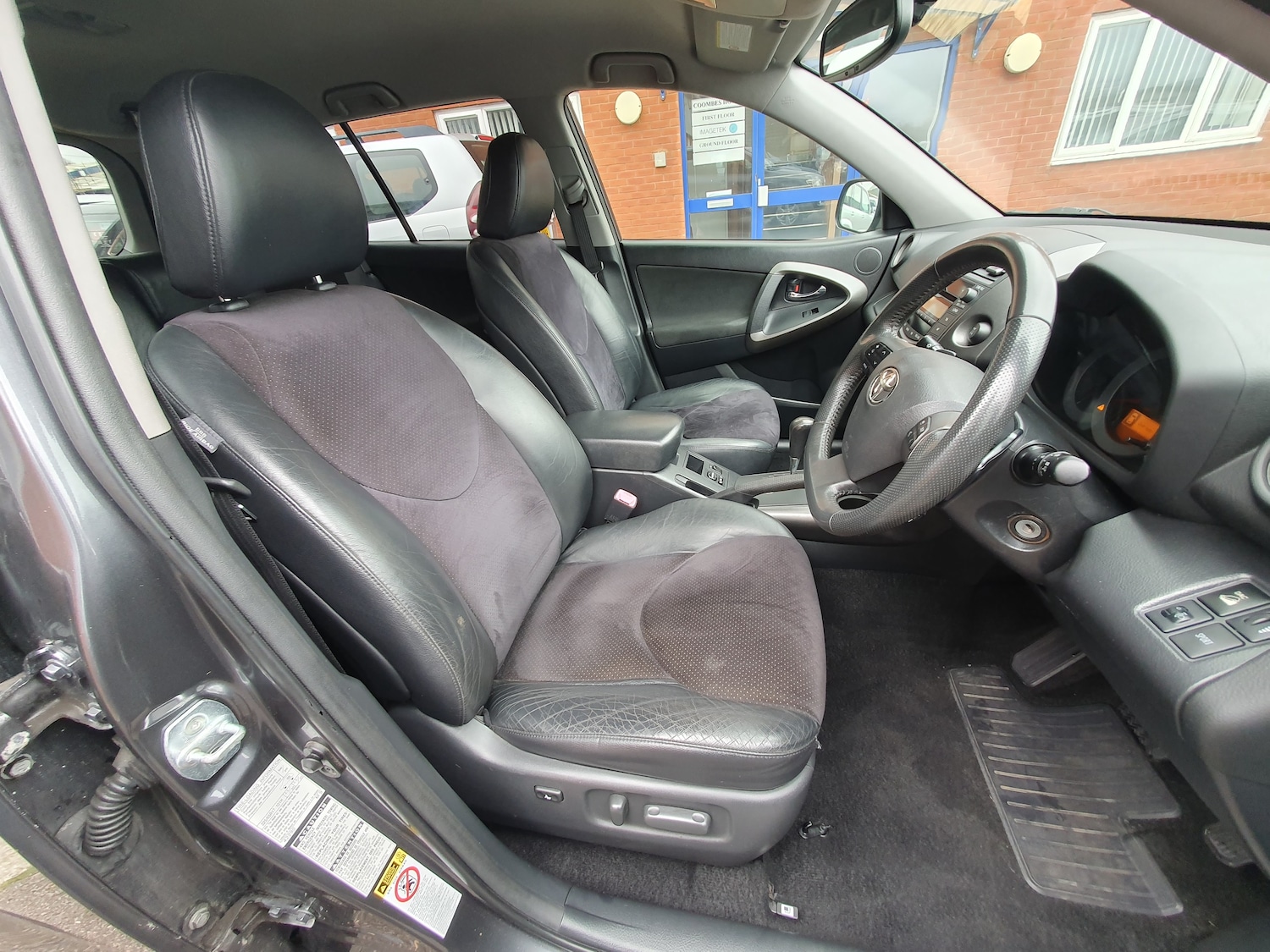 Used Toyota RAV4 2011 for sale - 77506105: Photo 23