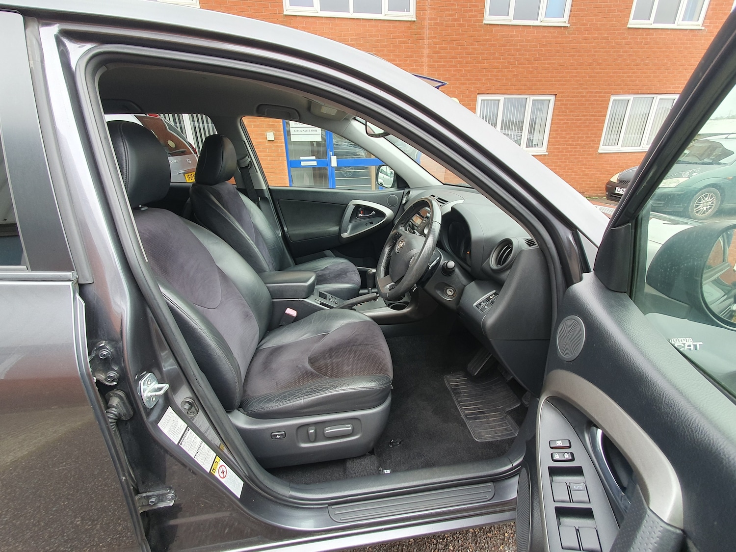 Used Toyota RAV4 2011 for sale - 77506105: Photo 24