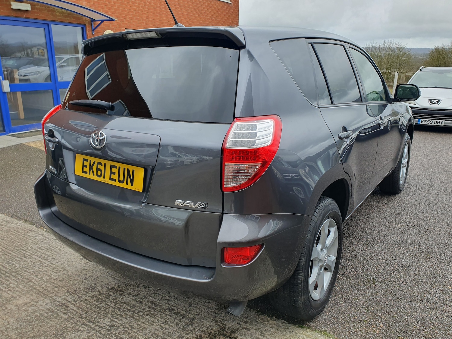 Used Toyota RAV4 2011 for sale - 77506105: Photo 5
