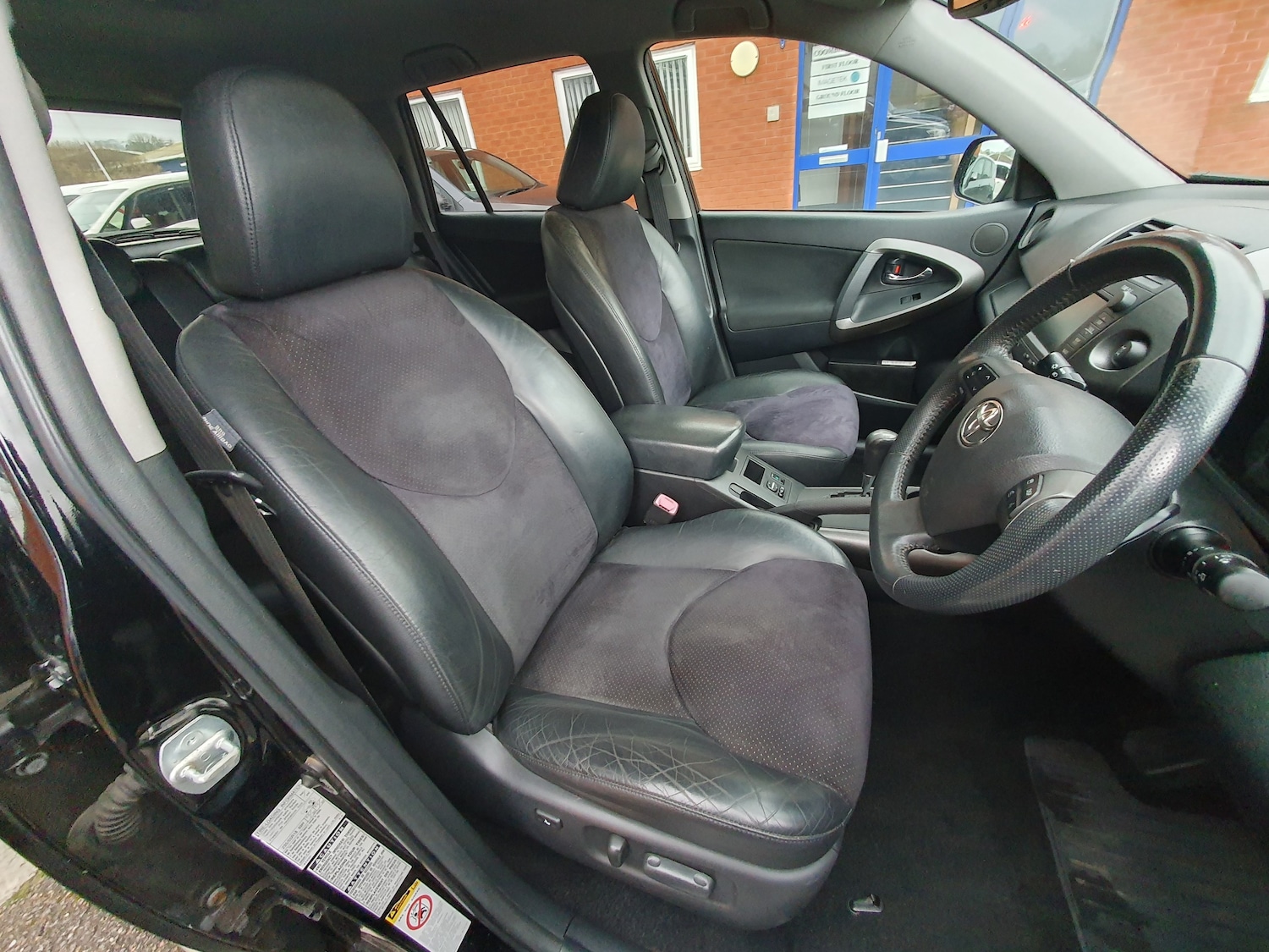 Used Toyota RAV4 2010 for sale - 77493790: Photo 32