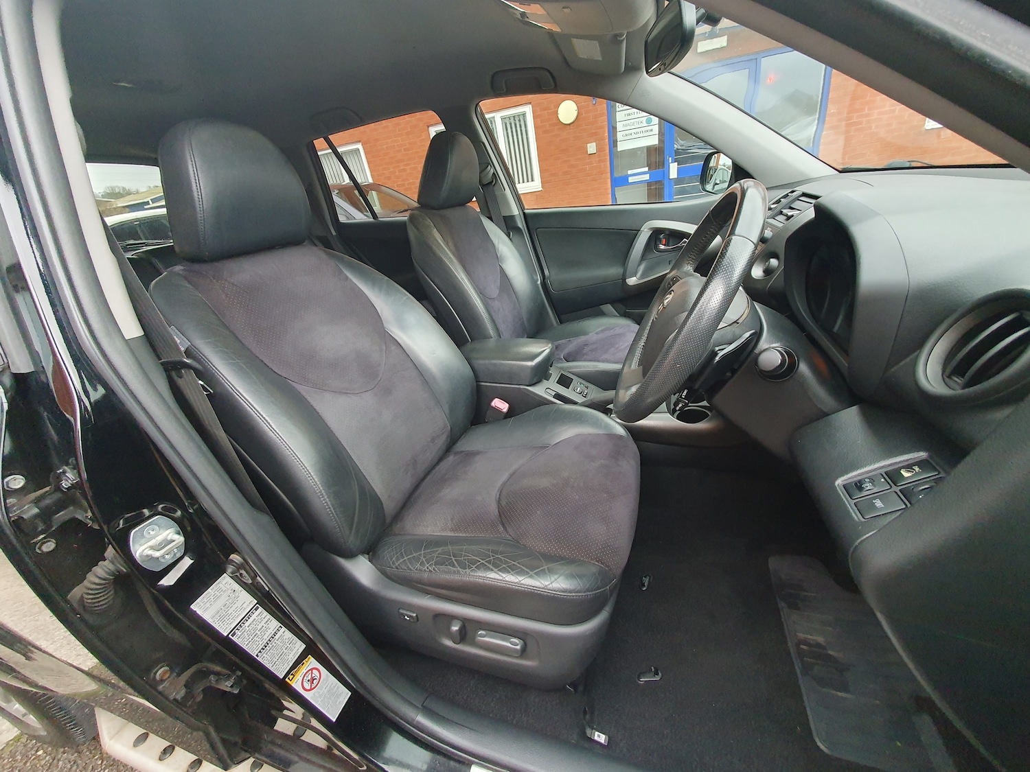 Used Toyota RAV4 2010 for sale - 77493790: Photo 34