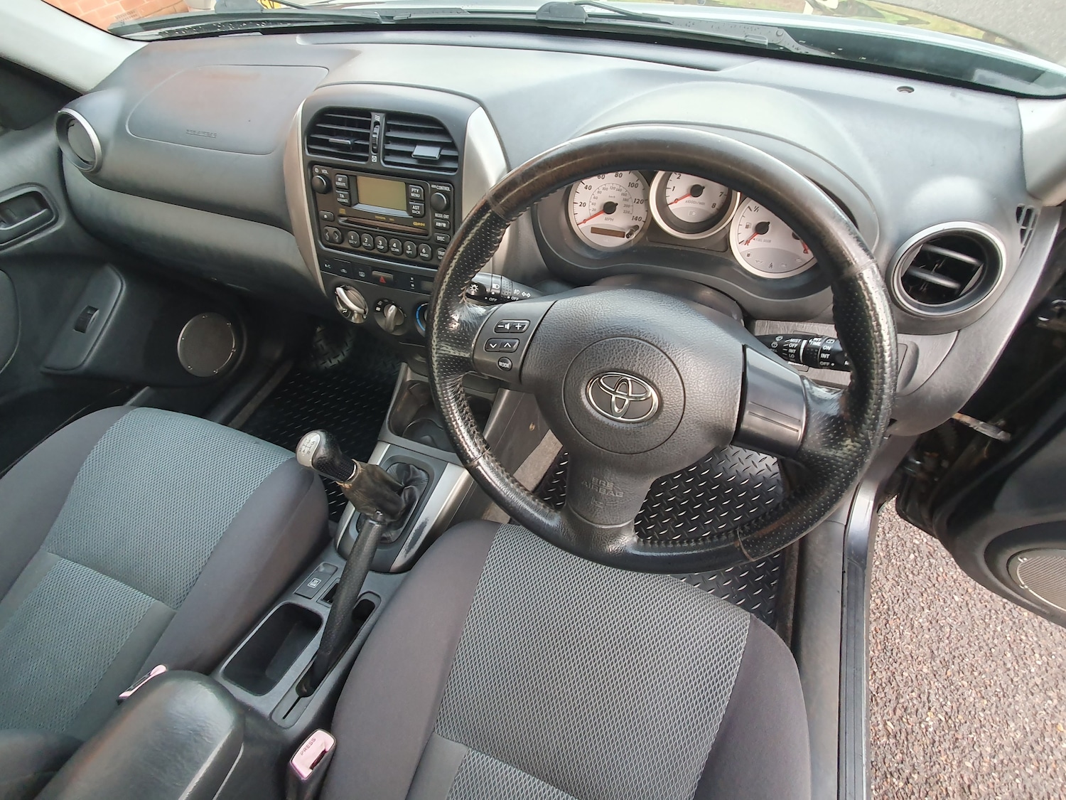 Used Toyota RAV4 2004 for sale - 76480818: Photo 31