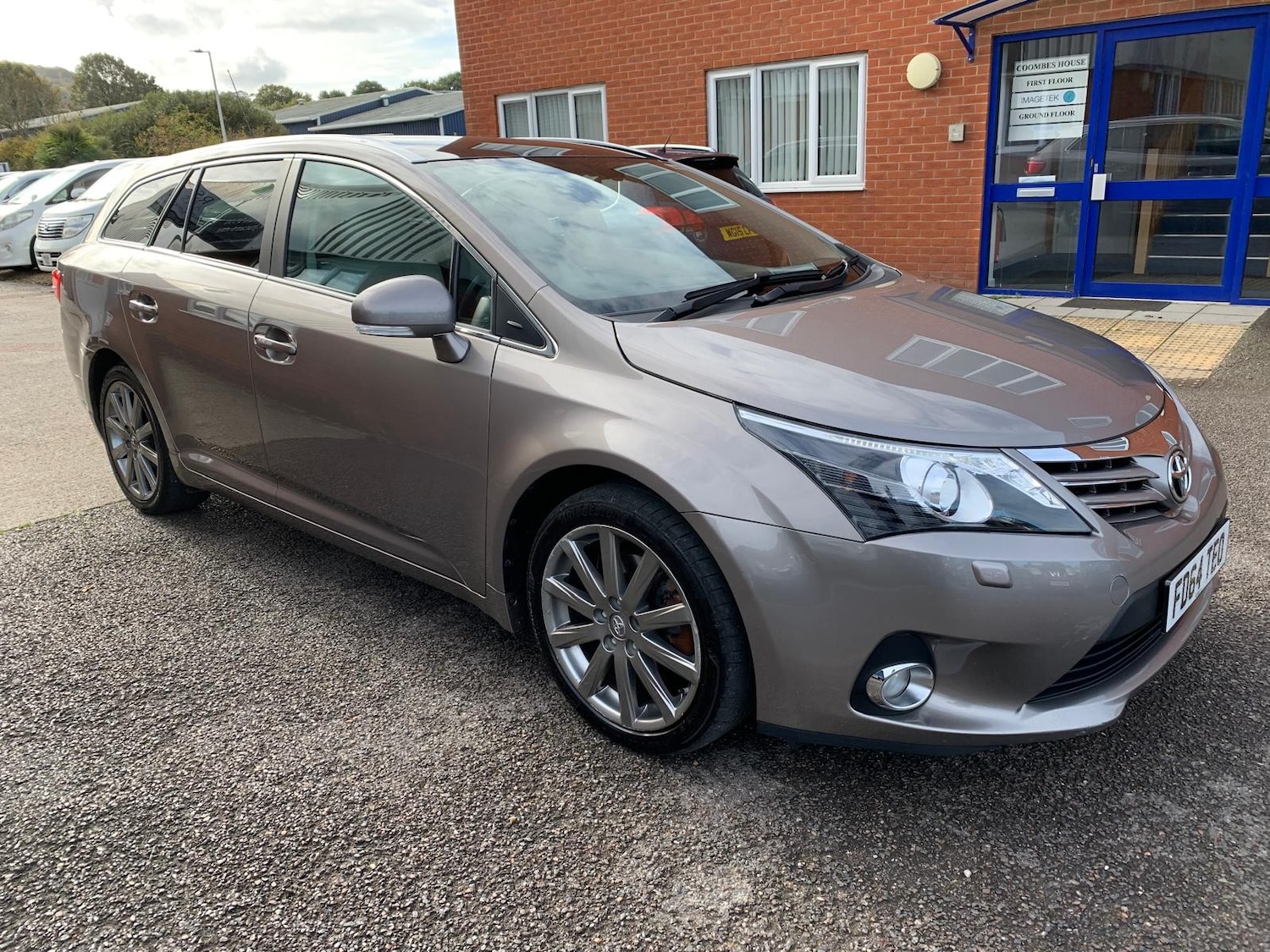 Used Toyota Avensis 2015 for sale - 76334676: Photo 2