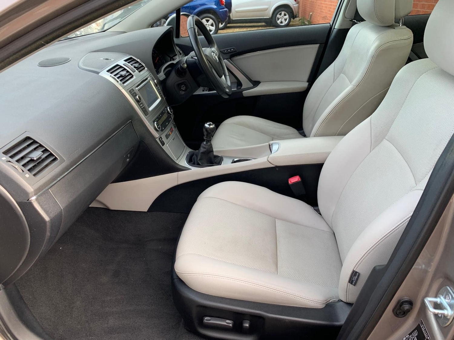 Used Toyota Avensis 2015 for sale - 76334676: Photo 25