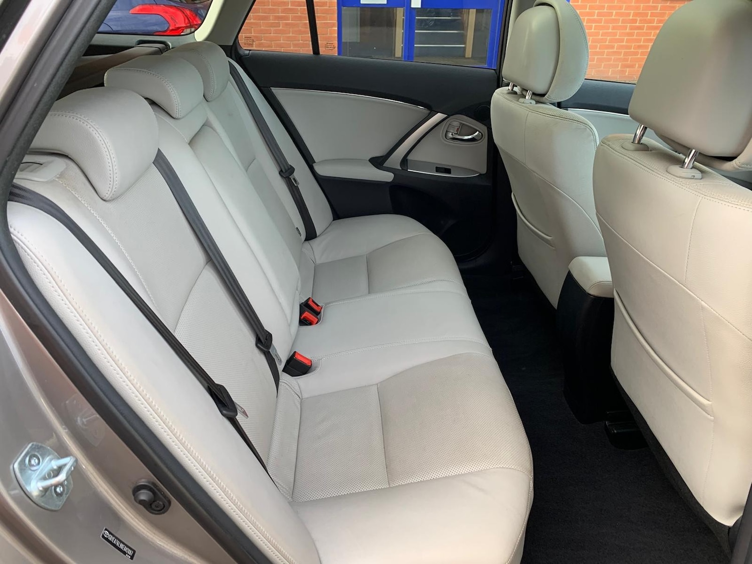 Used Toyota Avensis 2015 for sale - 76334676: Photo 26