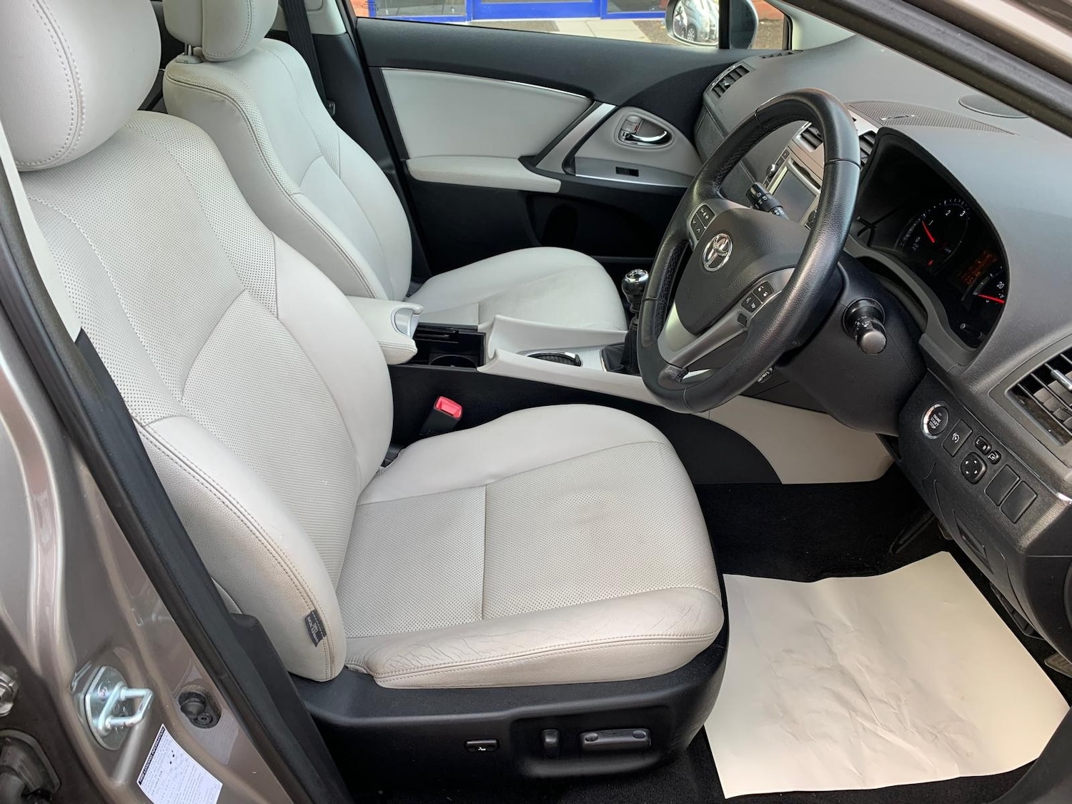 Used Toyota Avensis 2015 for sale - 76334676: Photo 27