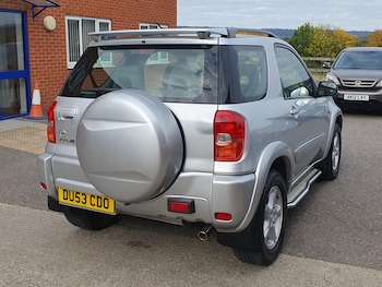 Used Toyota RAV4 2003 for sale - 76305315: Photo 2