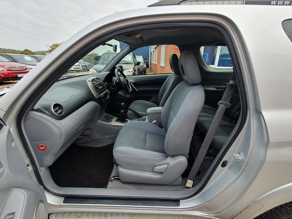 Used Toyota RAV4 2003 for sale - 76305315: Photo 30