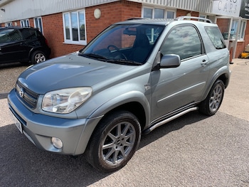 2004 (54) - 2.0 XT3 3dr