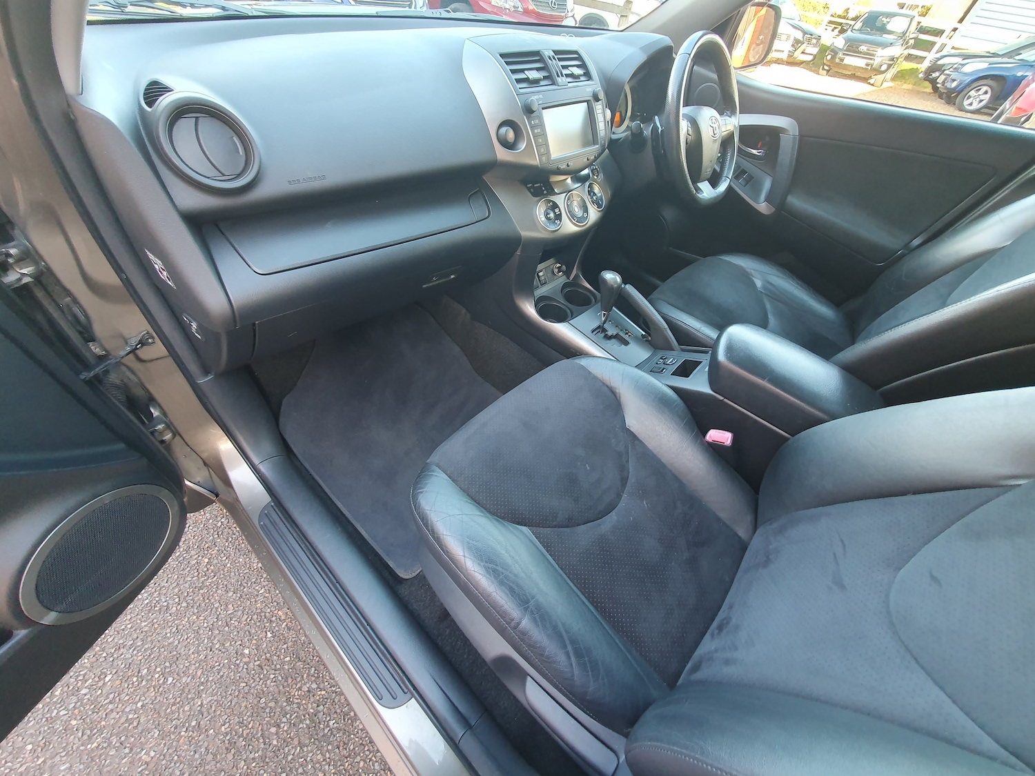Used Toyota RAV4 2011 for sale - 76369011: Photo 34