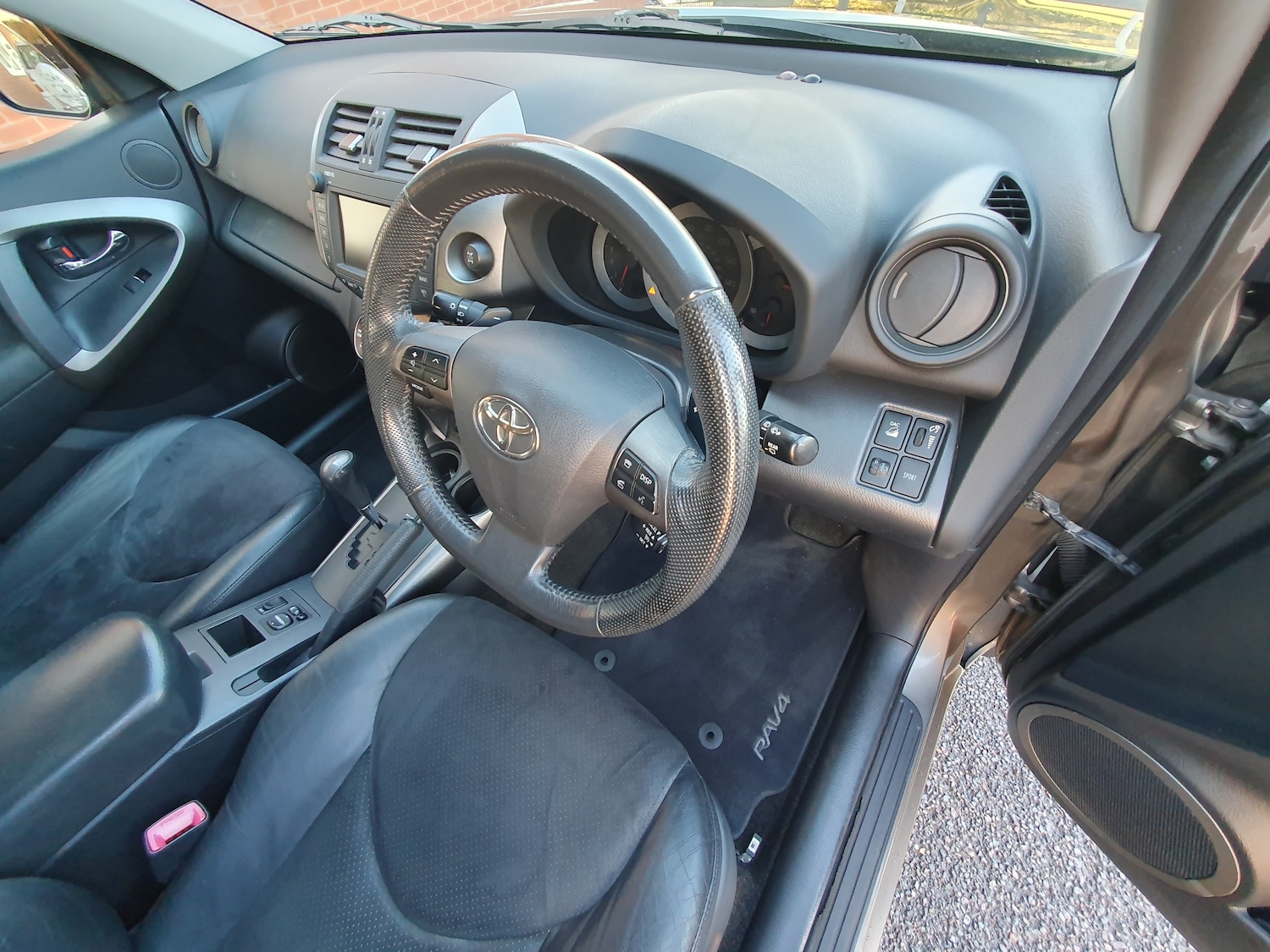 Used Toyota RAV4 2011 for sale - 76369011: Photo 38