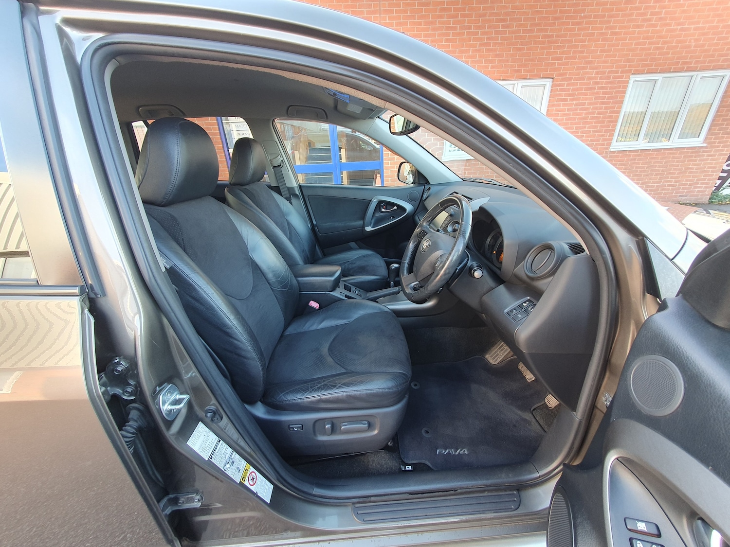 Used Toyota RAV4 2011 for sale - 76369011: Photo 40