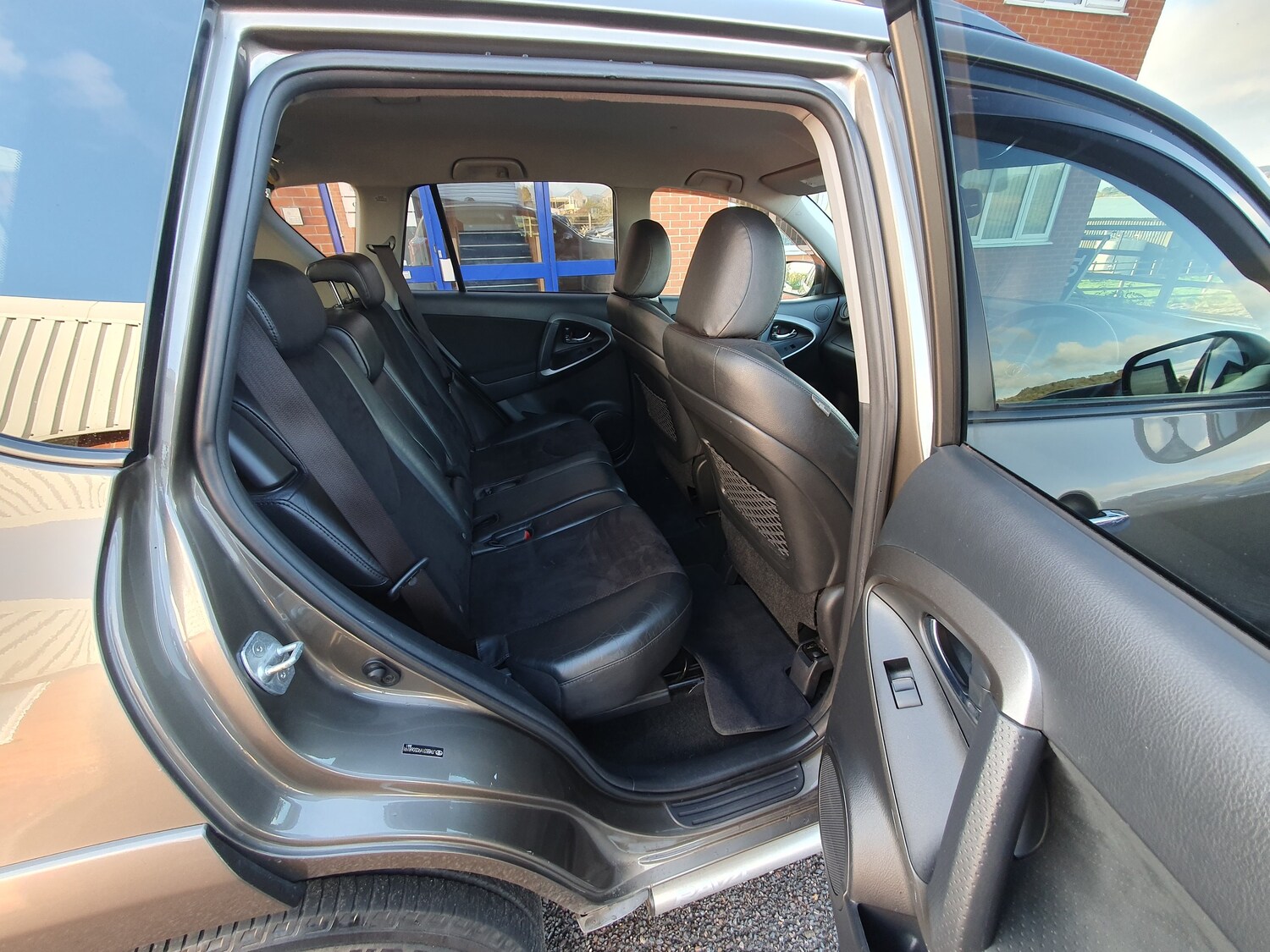 Used Toyota RAV4 2011 for sale - 76369011: Photo 44