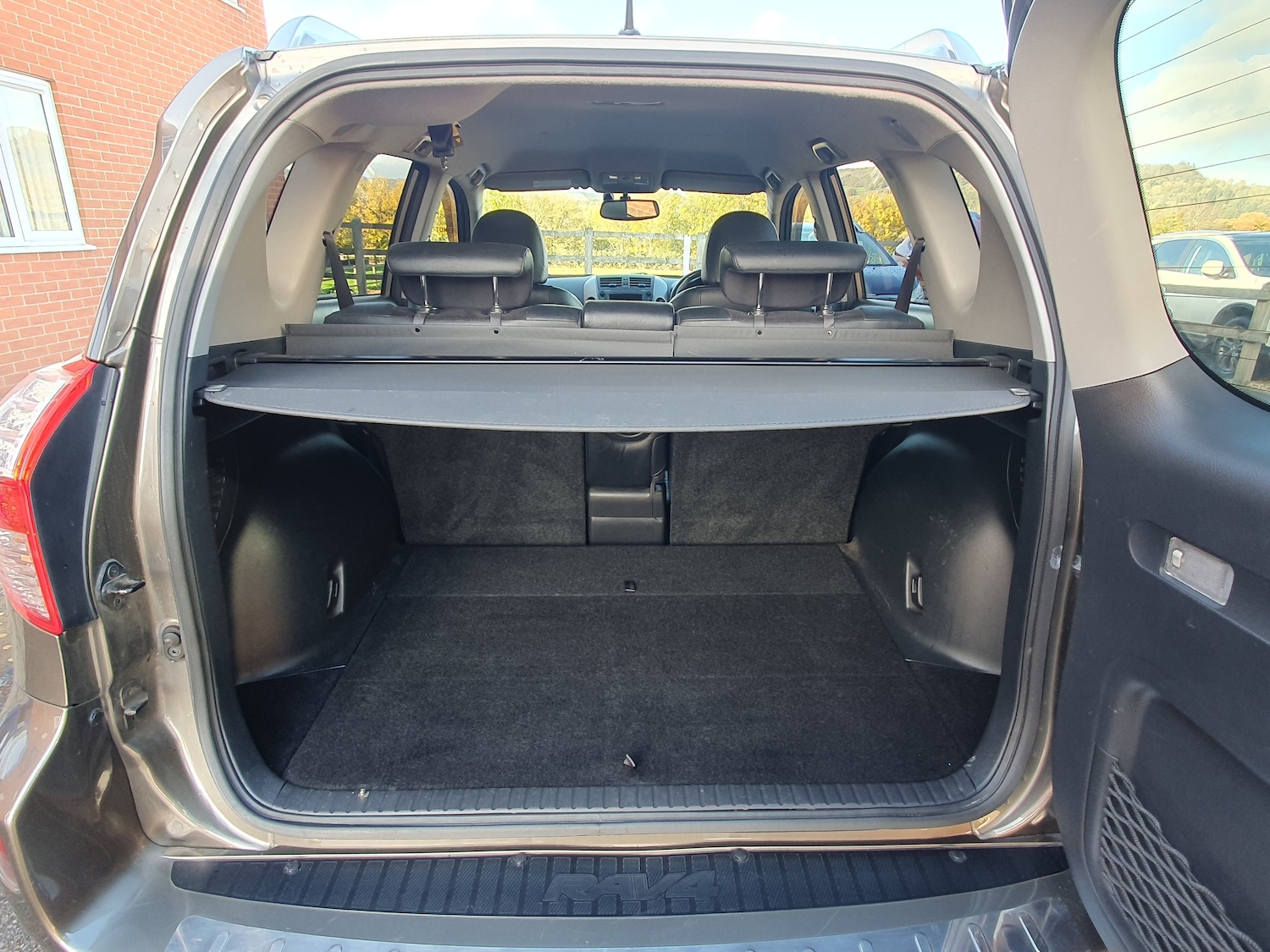 Used Toyota RAV4 2011 for sale - 76369011: Photo 48
