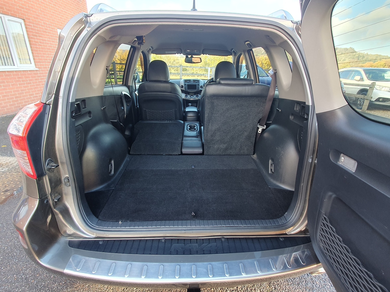 Used Toyota RAV4 2011 for sale - 76369011: Photo 50