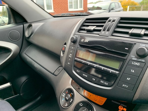 Used Toyota RAV4 2010 for sale - 76334628: Photo 31