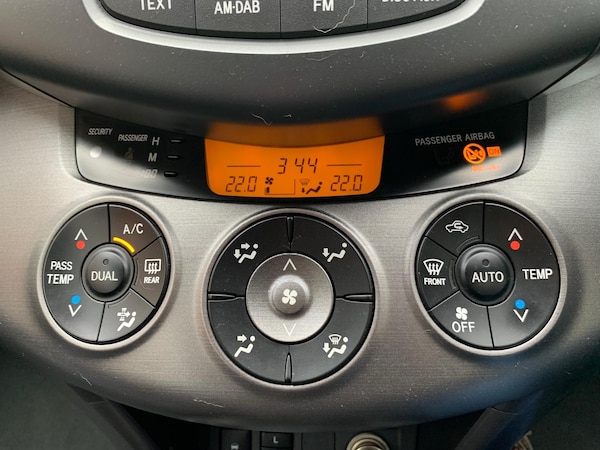 Used Toyota RAV4 2010 for sale - 76334628: Photo 33