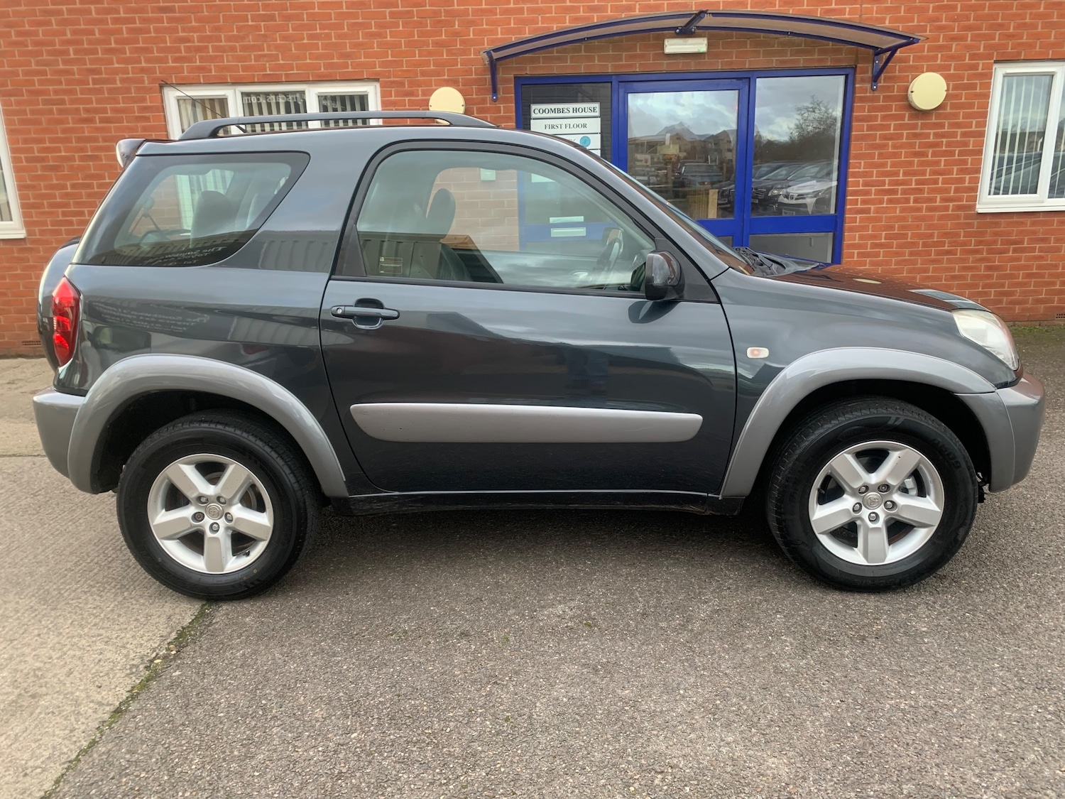 Used Toyota RAV4 2003 for sale - 76739331: Photo 3