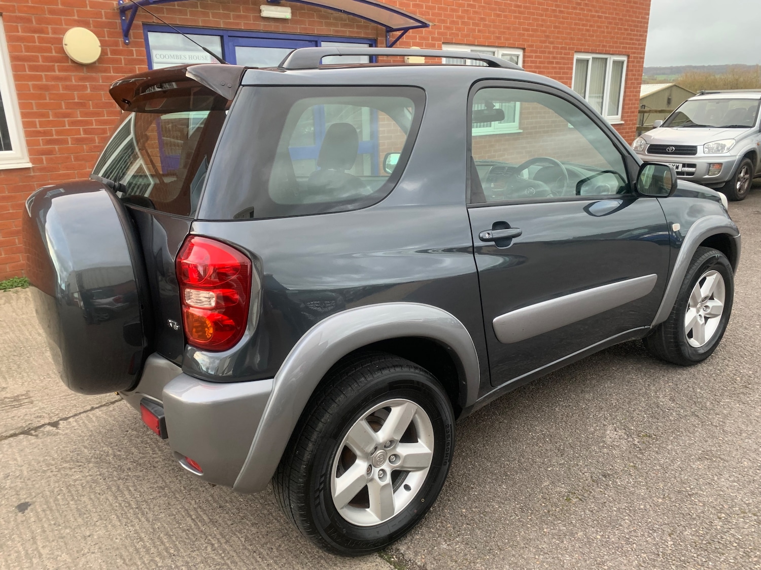 Used Toyota RAV4 2003 for sale - 76739331: Photo 4