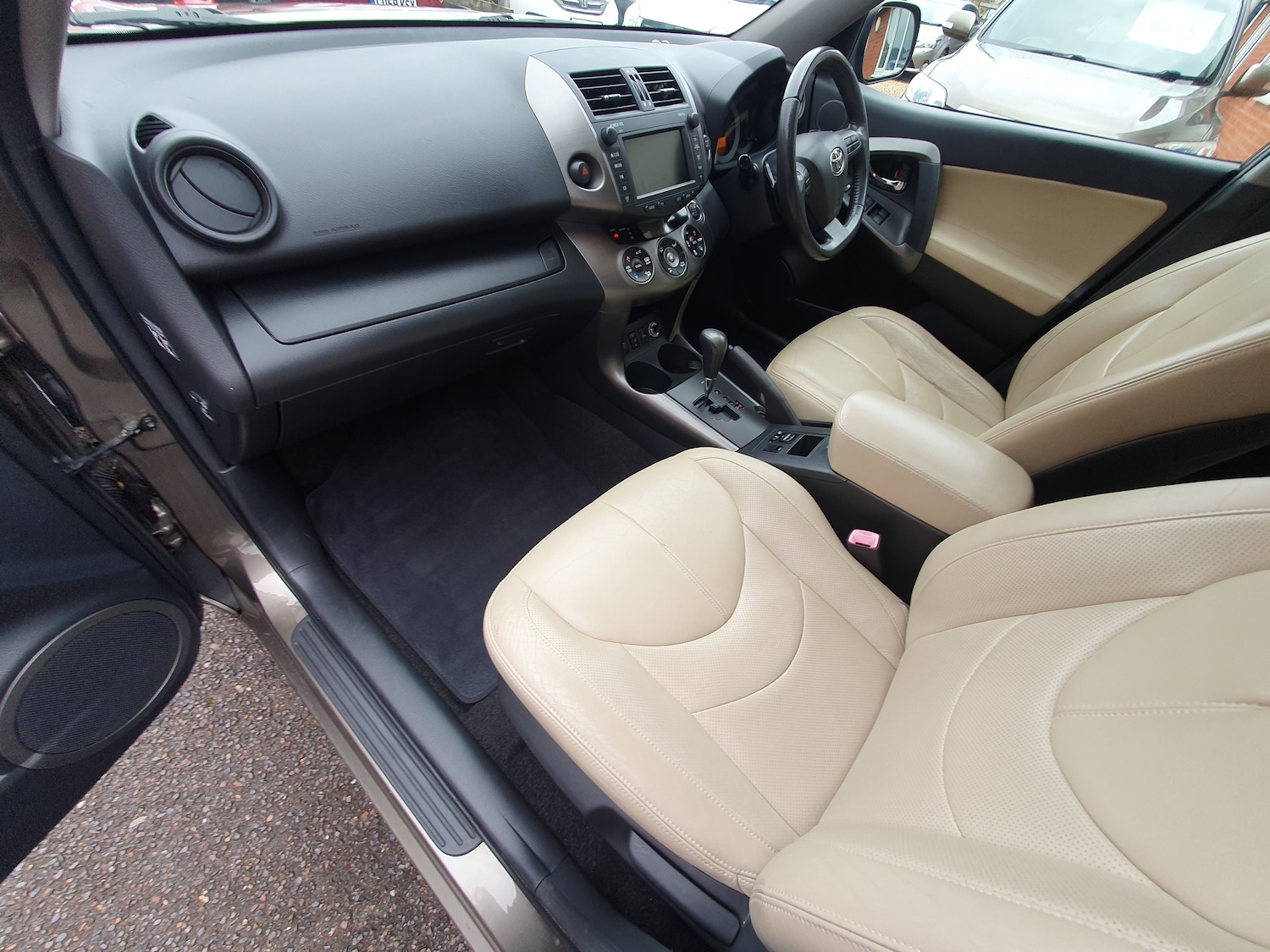 Used Toyota RAV4 2010 for sale - 76422608: Photo 38