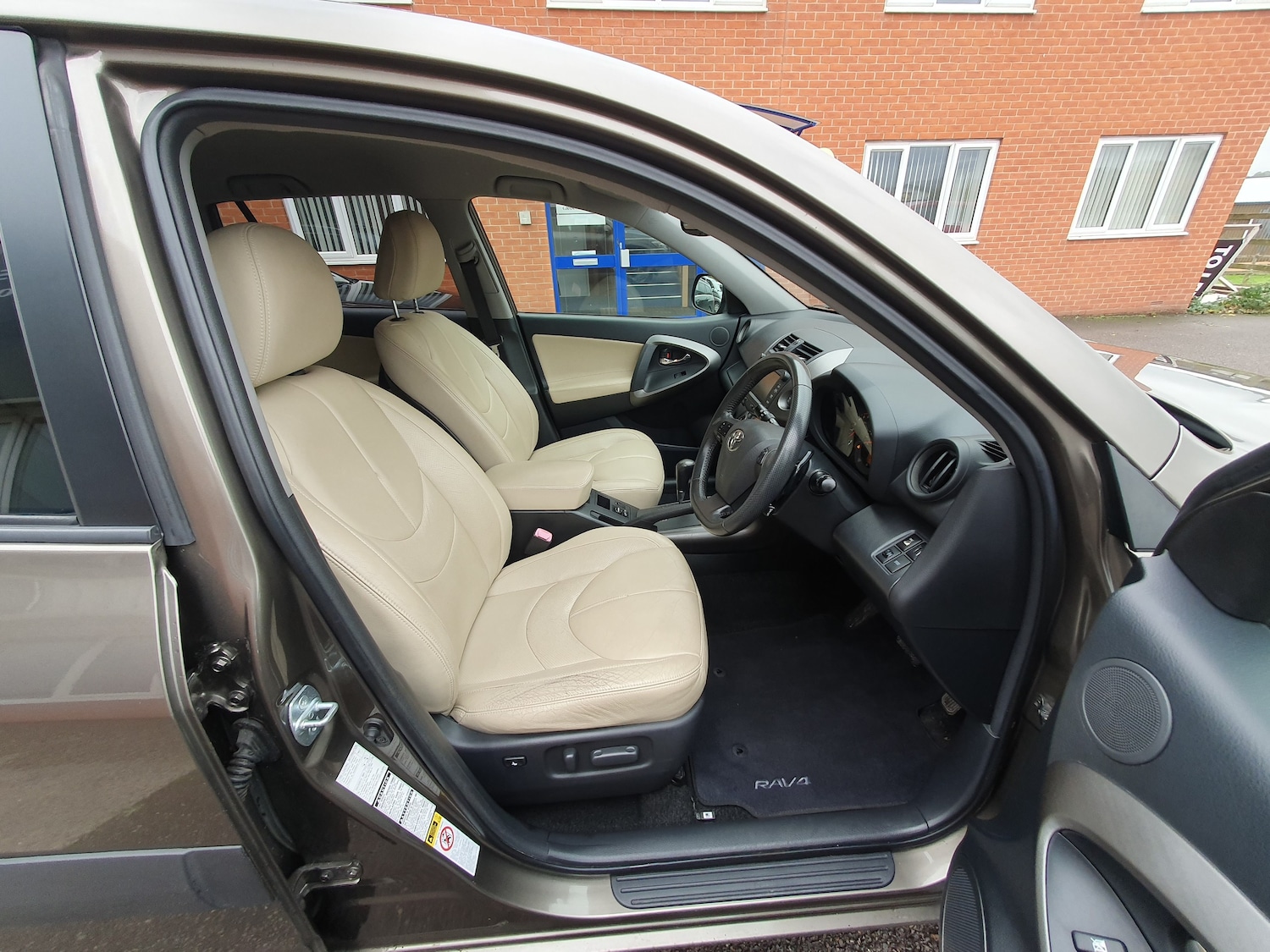 Used Toyota RAV4 2010 for sale - 76422608: Photo 45