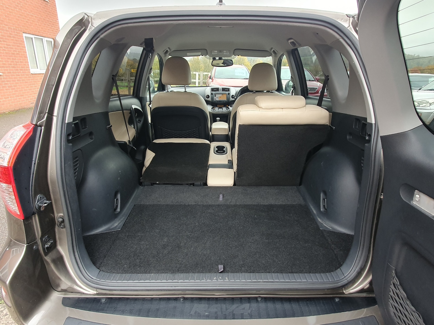 Used Toyota RAV4 2010 for sale - 76422608: Photo 50