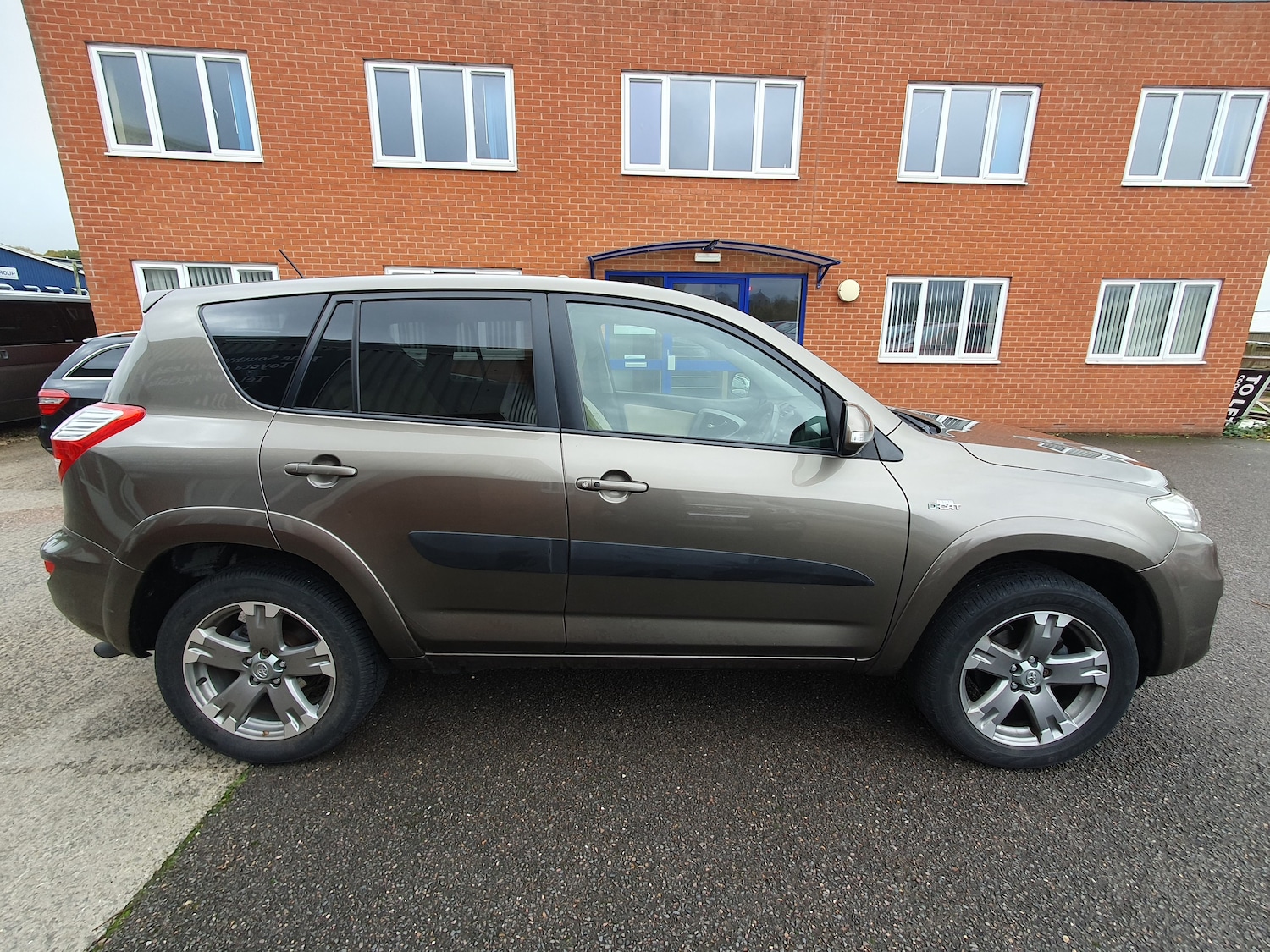 Used Toyota RAV4 2010 for sale - 76422608: Photo 8