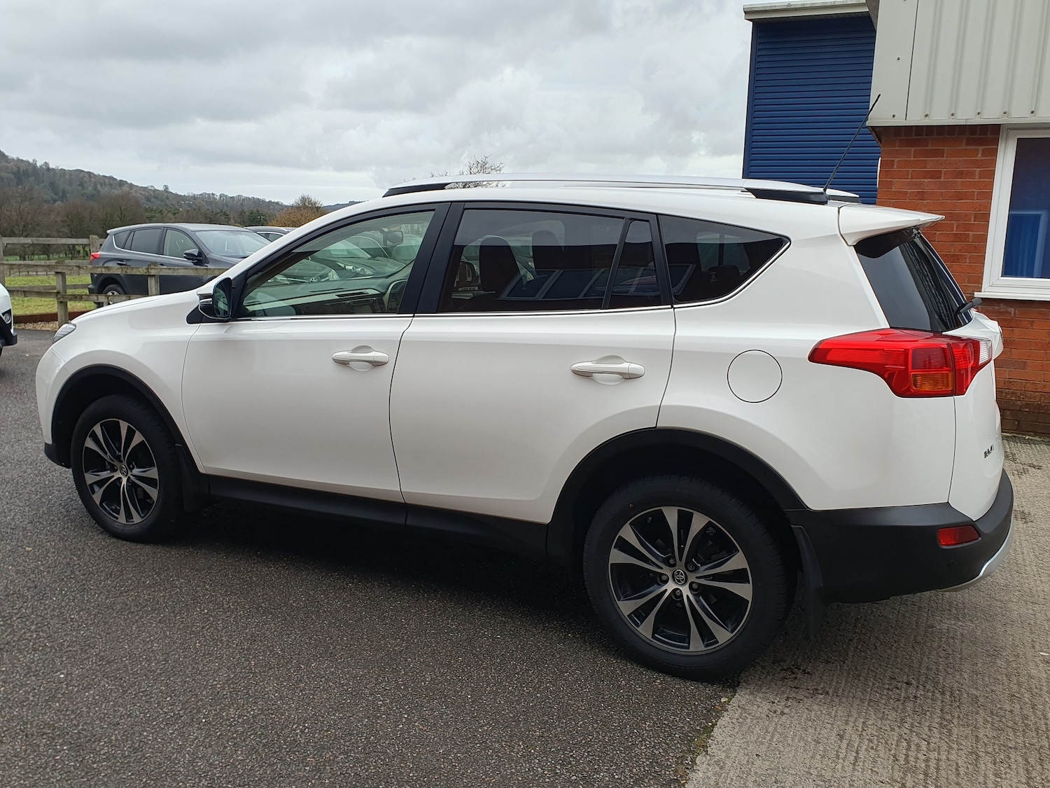 Used Toyota RAV4 2015 for sale - 76830841: Photo 15