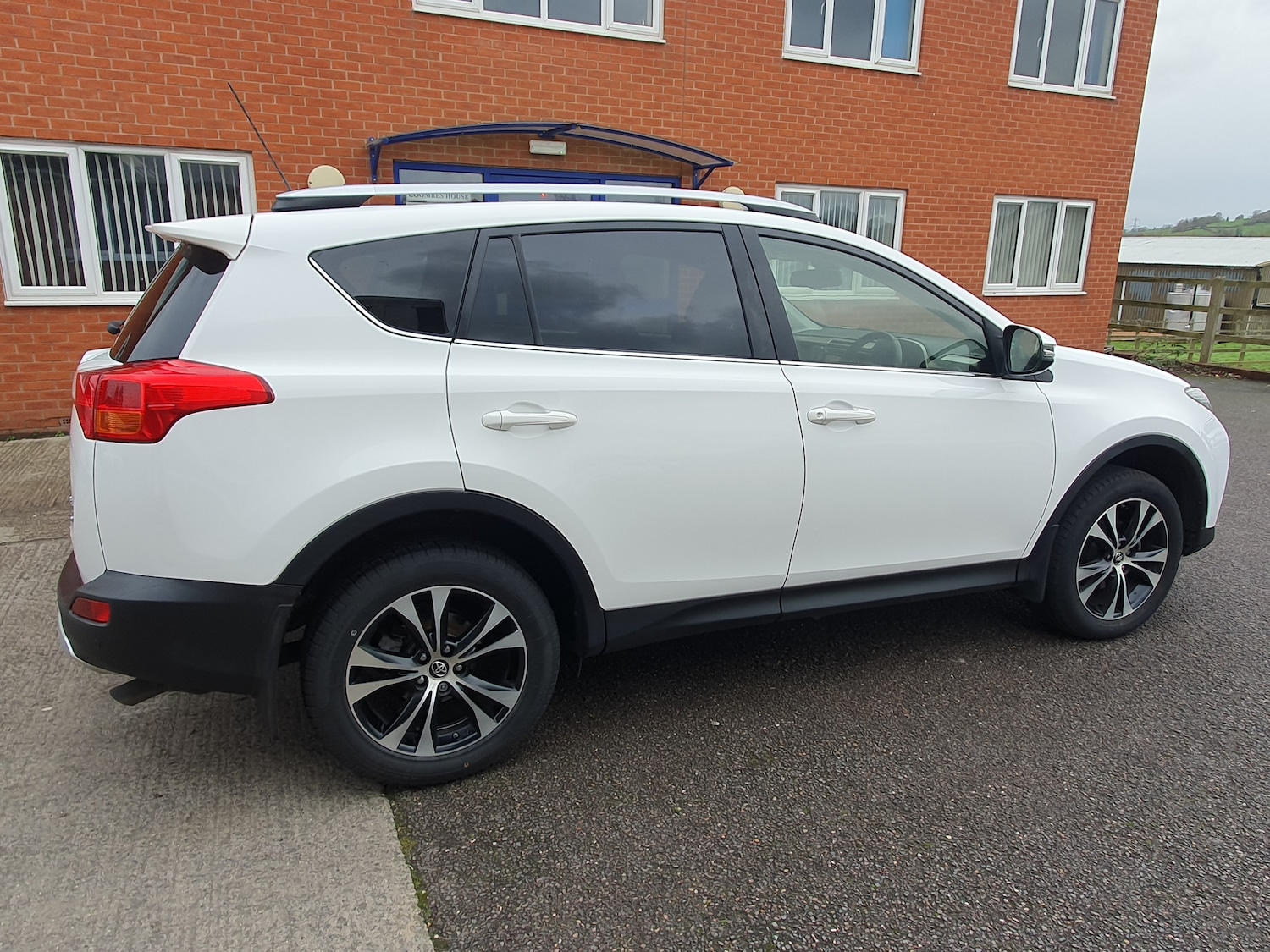 Used Toyota RAV4 2015 for sale - 76830841: Photo 17