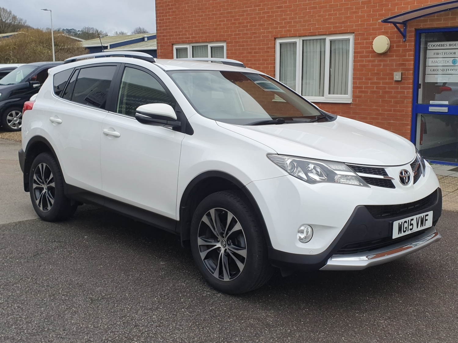 Used Toyota RAV4 2015 for sale - 76830841: Photo 2