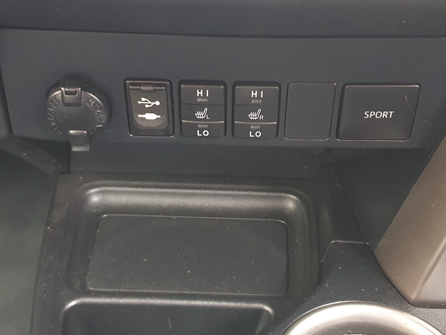 Used Toyota RAV4 2015 for sale - 76830841: Photo 25