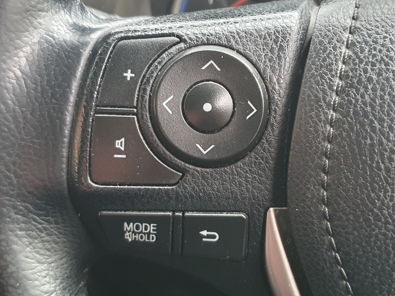 Used Toyota RAV4 2015 for sale - 76830841: Photo 27