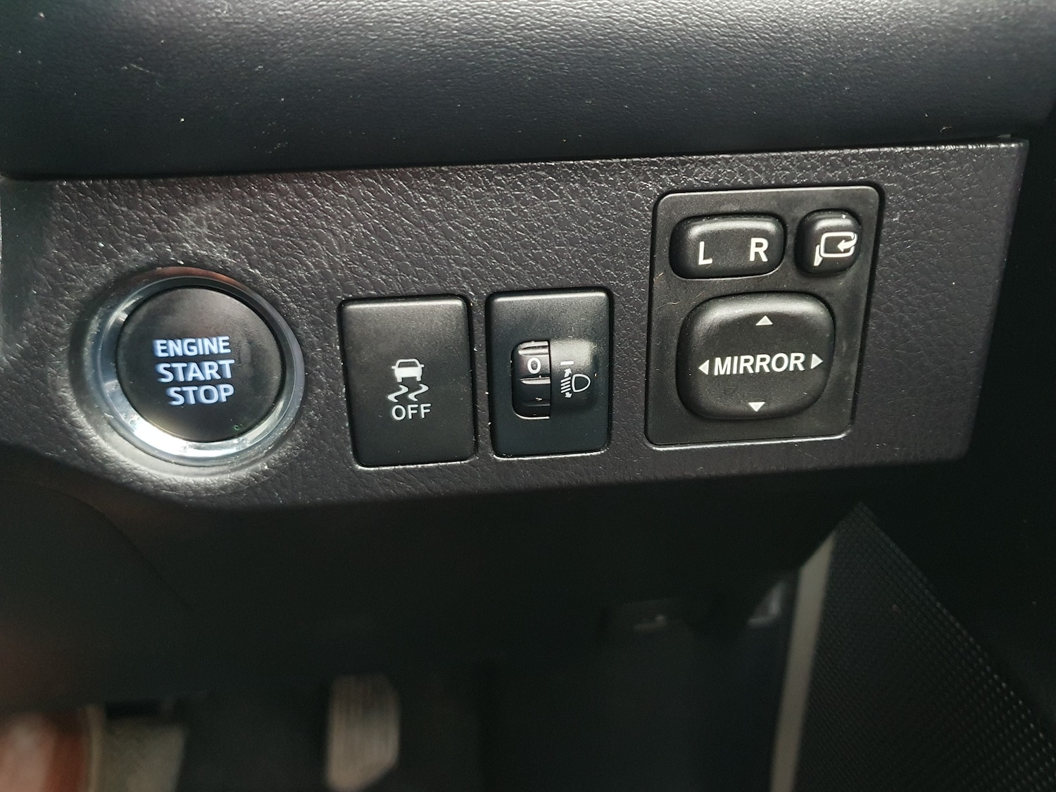 Used Toyota RAV4 2015 for sale - 76830841: Photo 30