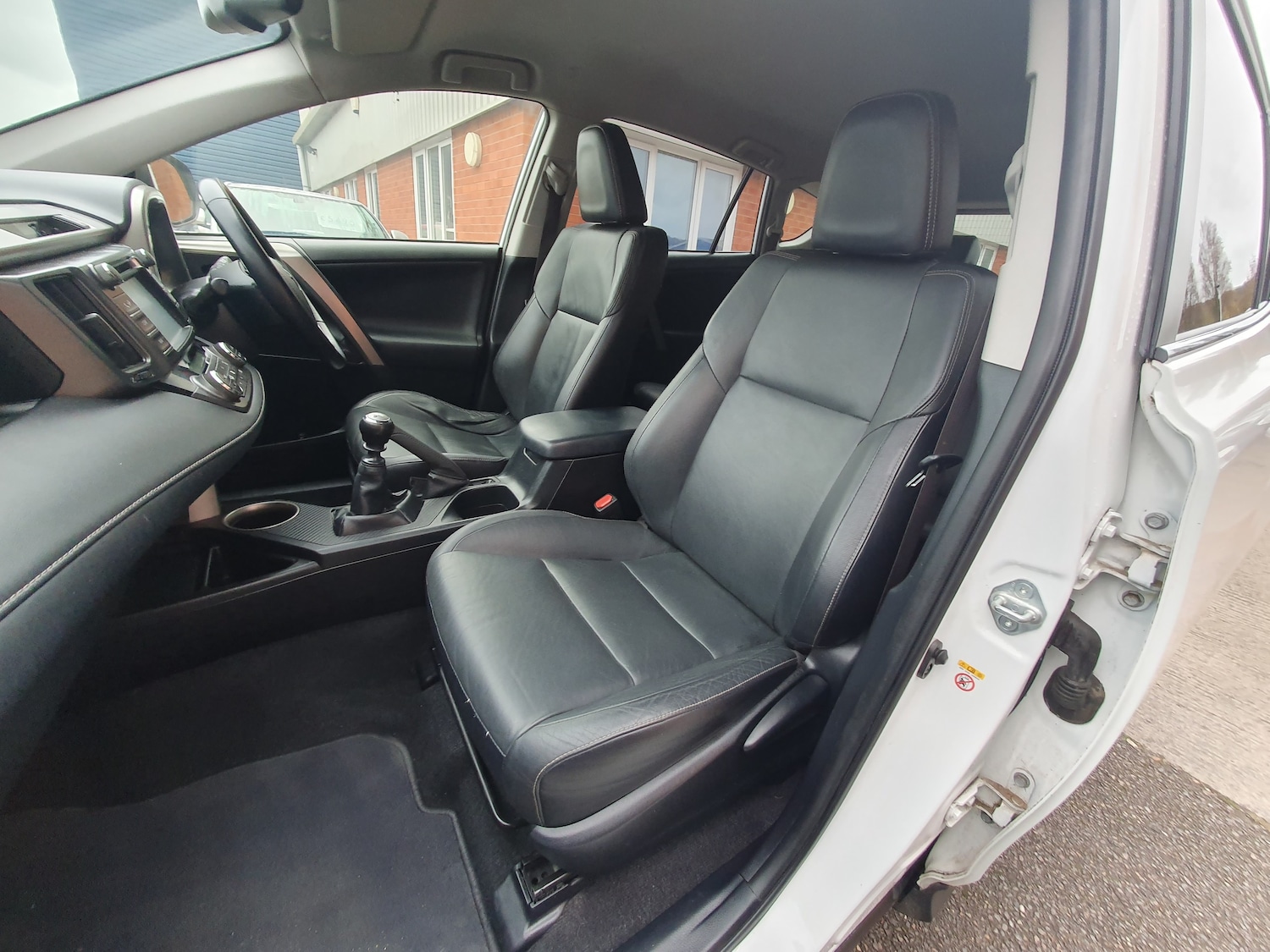 Used Toyota RAV4 2015 for sale - 76830841: Photo 34