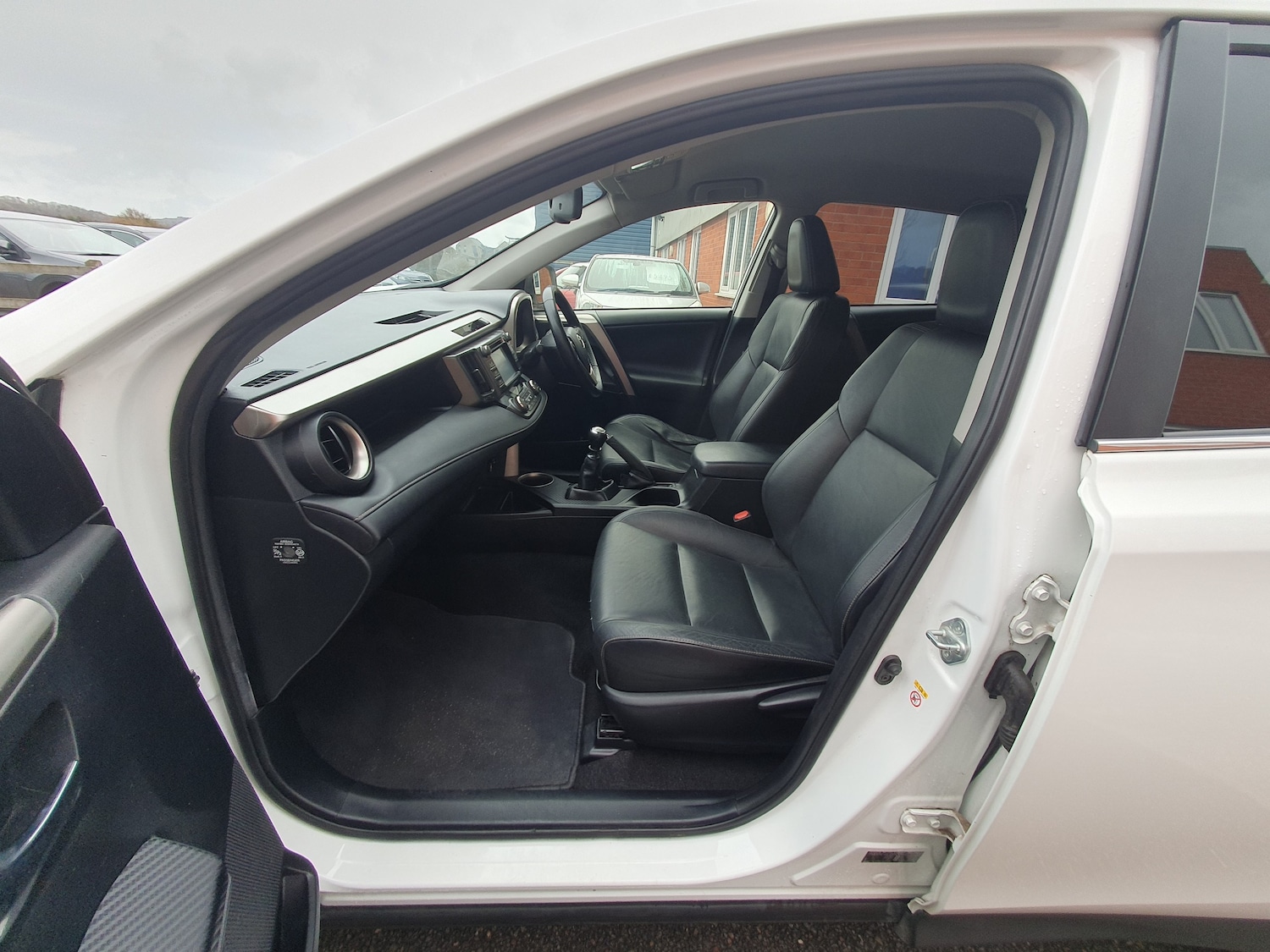 Used Toyota RAV4 2015 for sale - 76830841: Photo 35