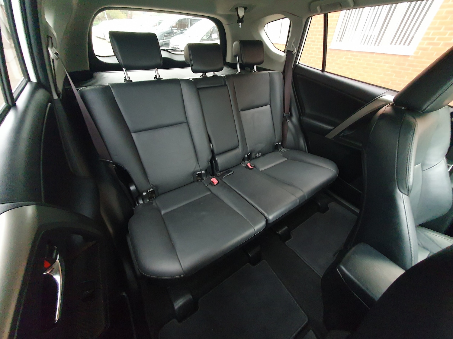 Used Toyota RAV4 2015 for sale - 76830841: Photo 37