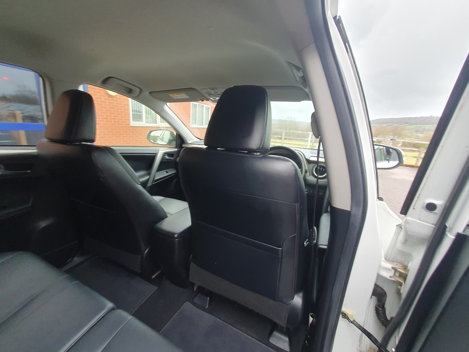 Used Toyota RAV4 2015 for sale - 76830841: Photo 41