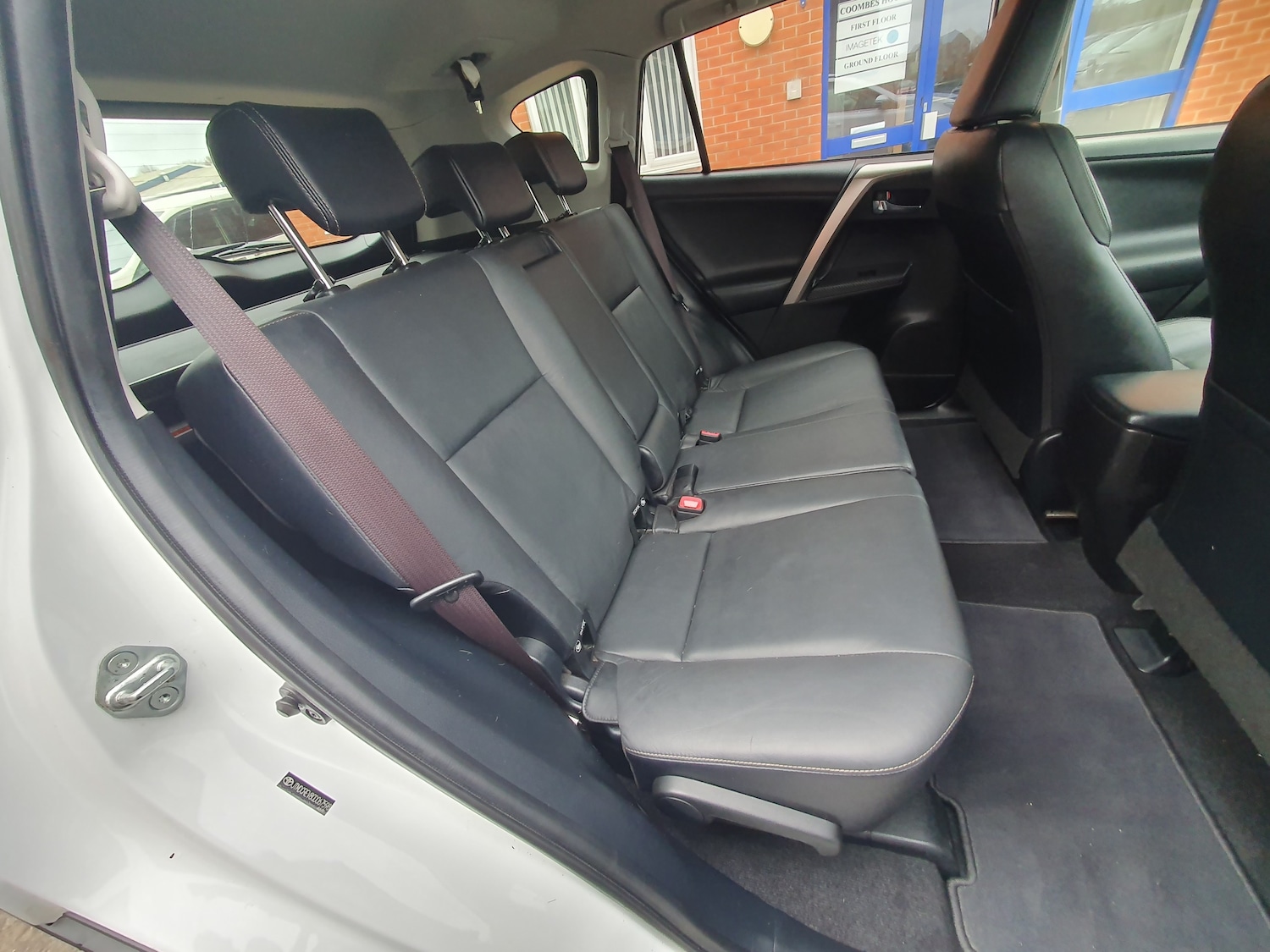 Used Toyota RAV4 2015 for sale - 76830841: Photo 42