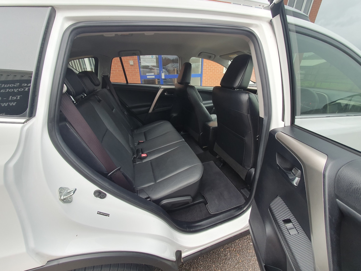 Used Toyota RAV4 2015 for sale - 76830841: Photo 43