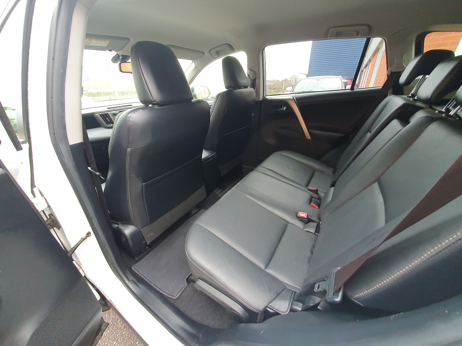 Used Toyota RAV4 2015 for sale - 76830841: Photo 44