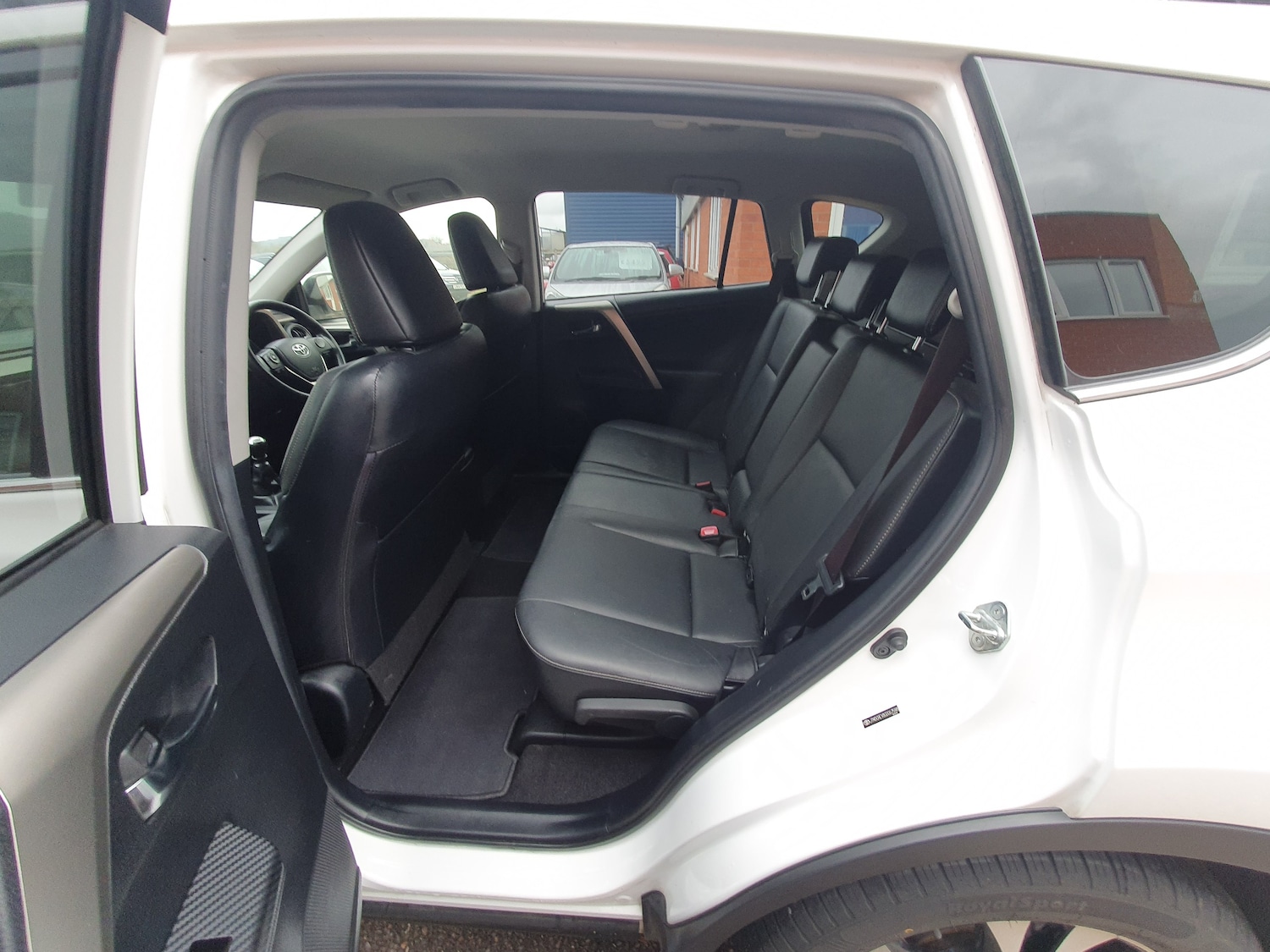 Used Toyota RAV4 2015 for sale - 76830841: Photo 46