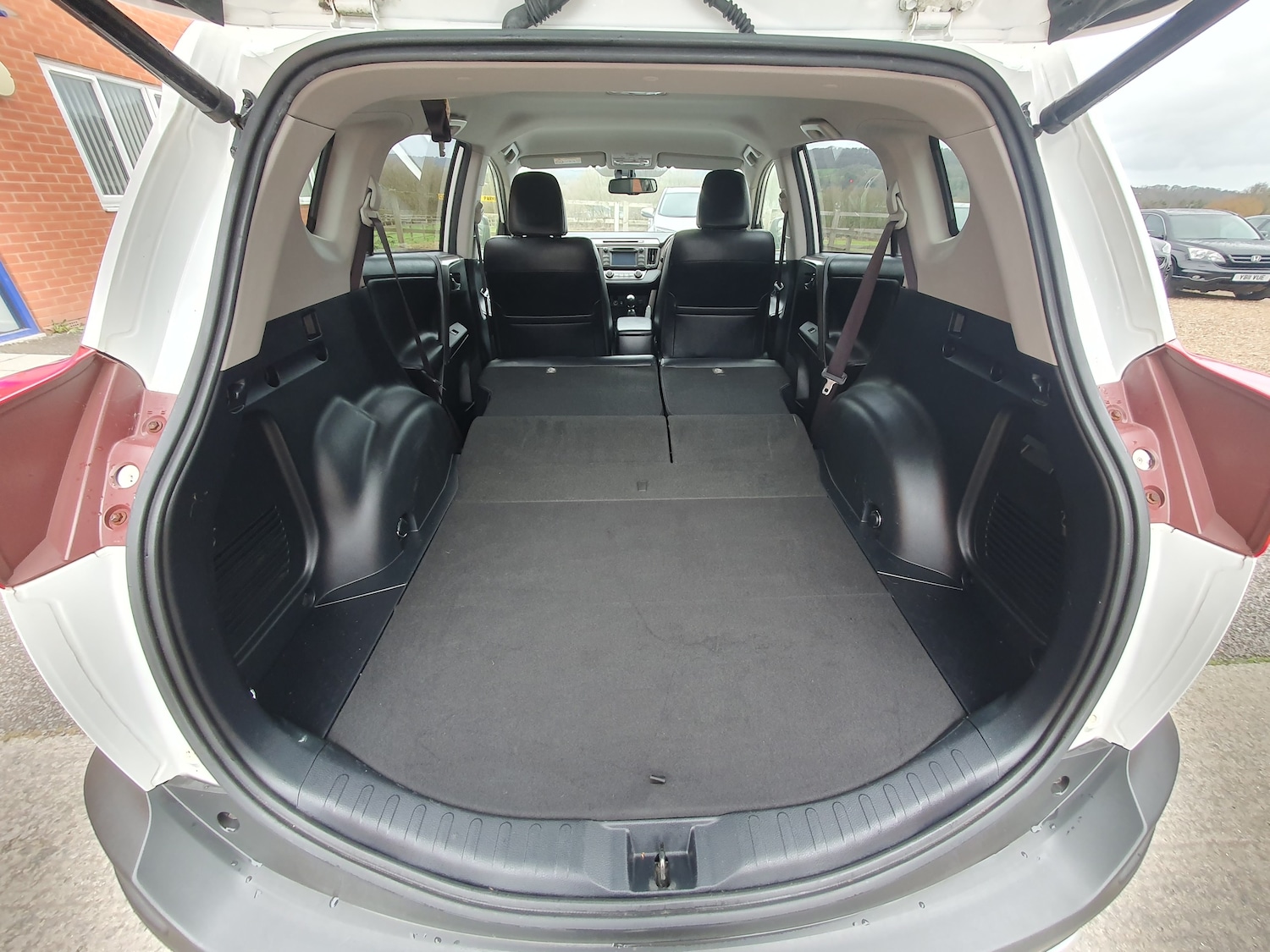 Used Toyota RAV4 2015 for sale - 76830841: Photo 48