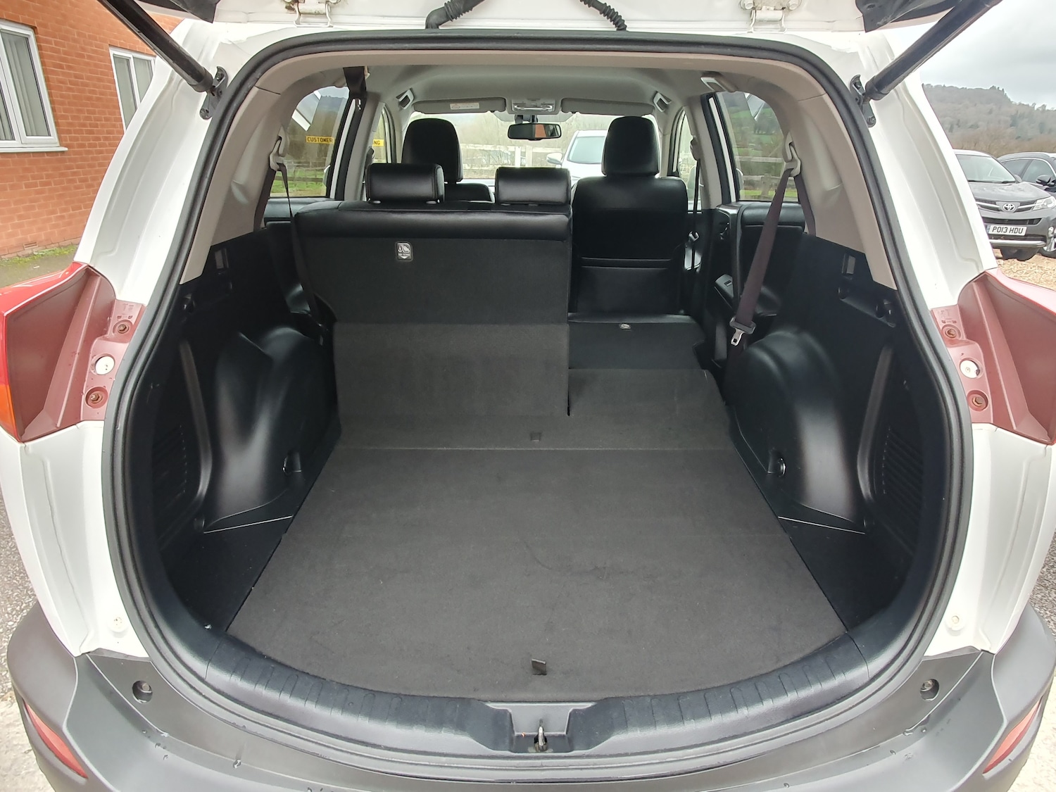 Used Toyota RAV4 2015 for sale - 76830841: Photo 50