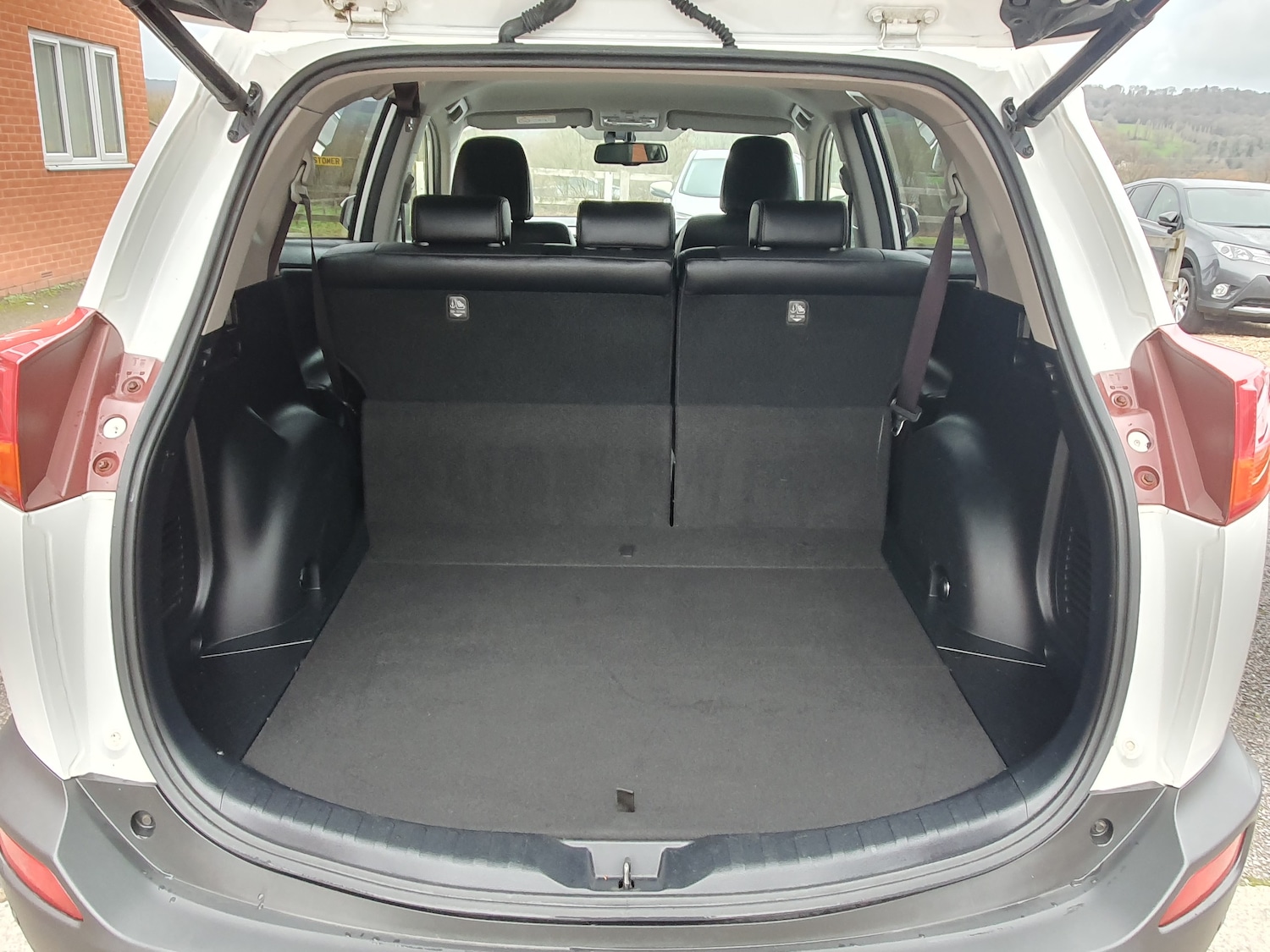 Used Toyota RAV4 2015 for sale - 76830841: Photo 51