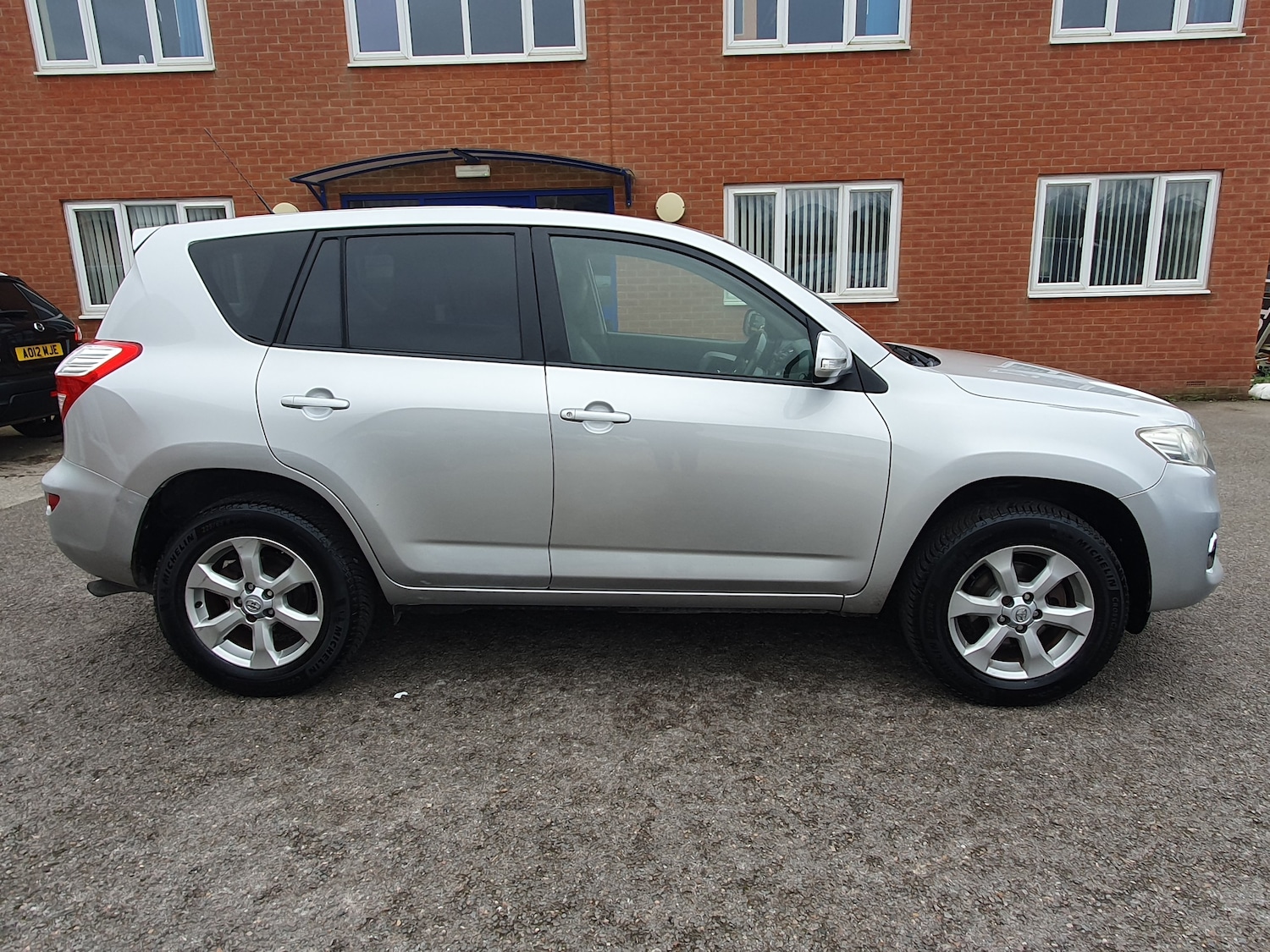 Used Toyota RAV4 2010 for sale - 77779490: Photo 5