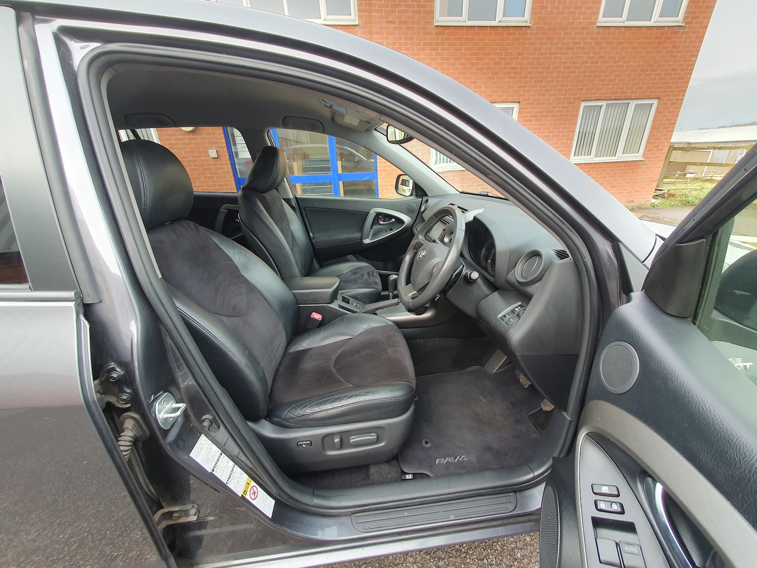 Used Toyota RAV4 2012 for sale - 77960032: Photo 30