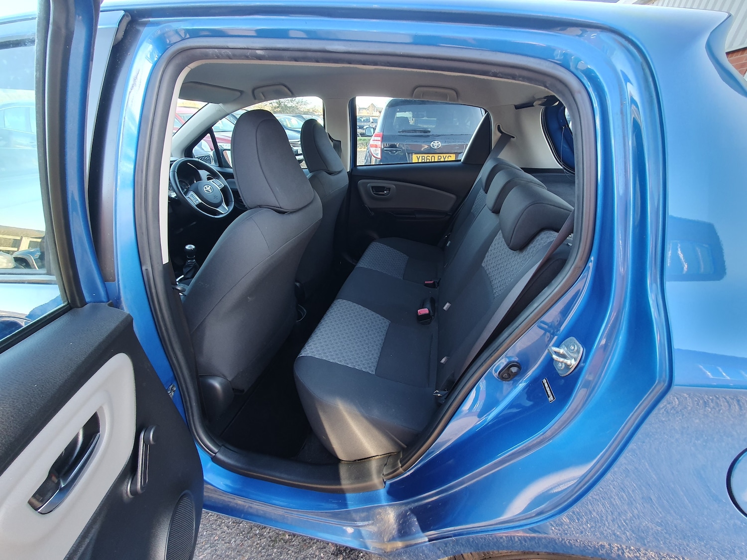 Used Toyota Yaris 2015 for sale - 76635049: Photo 17