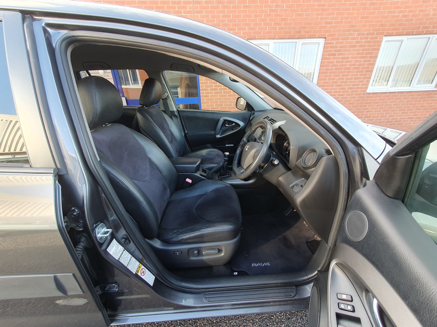 Used Toyota RAV4 2012 for sale - 76957659: Photo 24