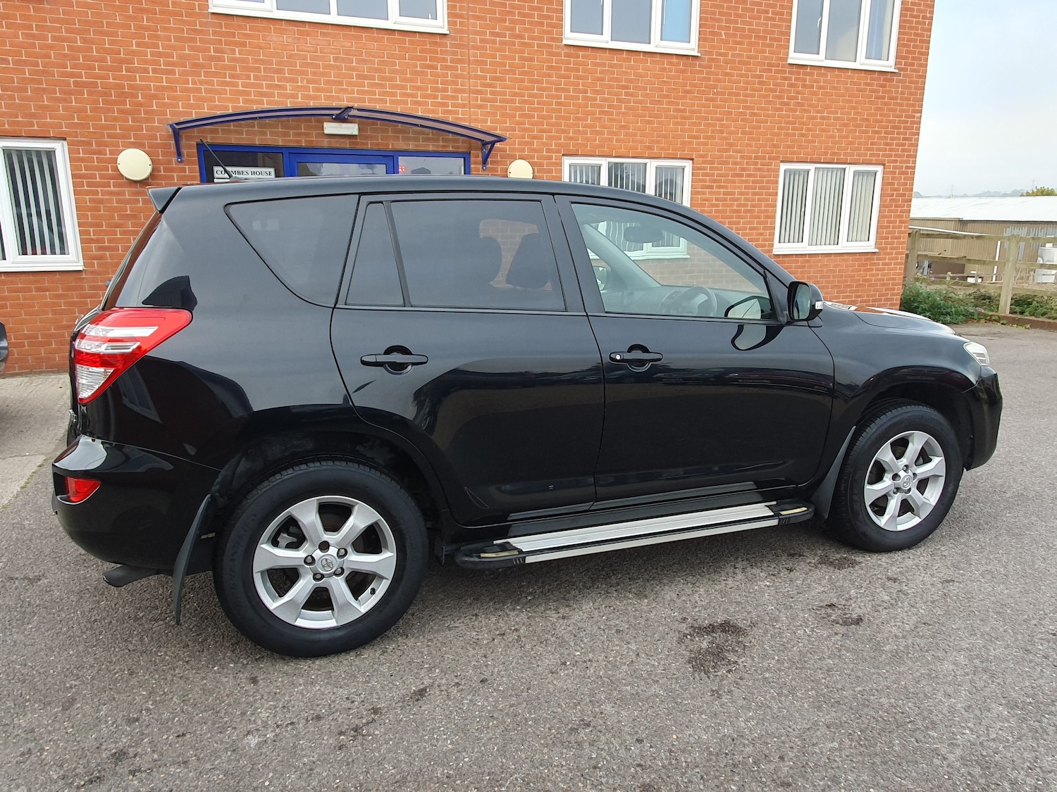Used Toyota RAV4 2010 for sale - 76143618: Photo 18