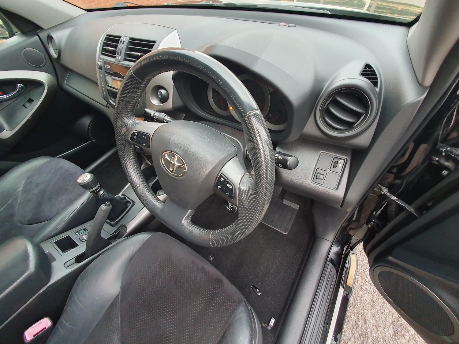 Used Toyota RAV4 2010 for sale - 76143618: Photo 41